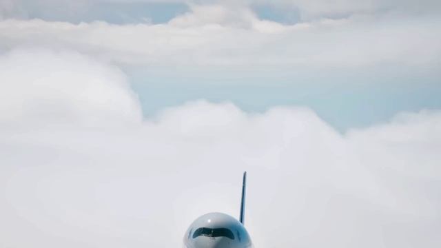 🛩️ Красивый самолет в облаках!