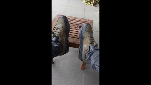 Nike Air Max 1 Shoeplay and Relaxing