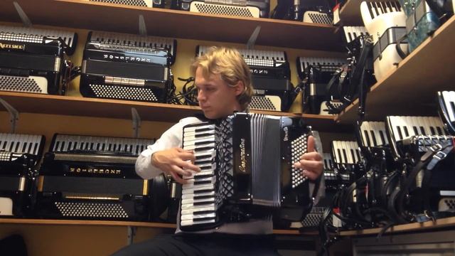 Cooperativa 72 Bass 30 Key Compact Accordion