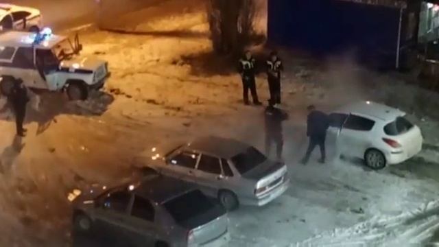 Подожгли иномарку Пежо в Шахтах
