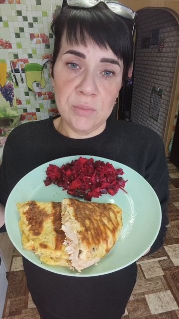 Голодная как волк ,съесть готова даже поросёнка 🐷