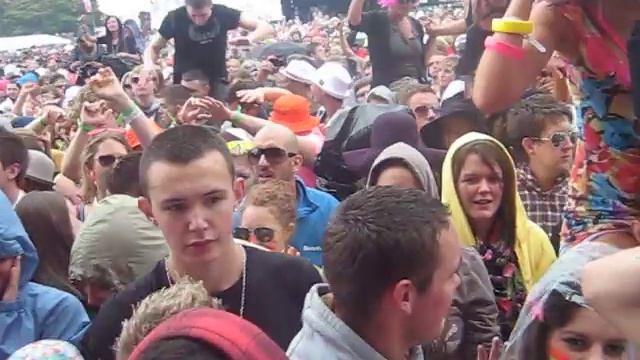 Calvin Harris - "Flashback" (Live @ Creamfields 2009)