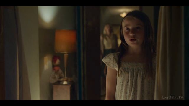 Сериал Извне сцена с девочкой и бабушкой