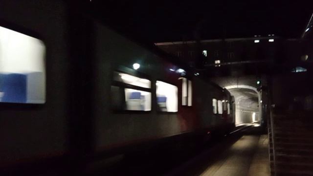 Калининград, "Ласточка" ЭС2Г-097 отправляется с Северного на Южный вокзал мартовским вечером
