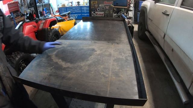 Grinding a grinding table for grinding.