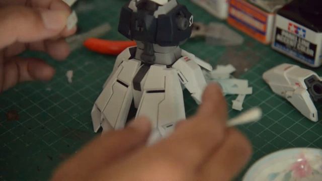 Gunpla | MG 1/100 Sinanju Stein Applying water decal ( Not How to. )