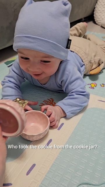 English for babies. Max is looking at the "stars"