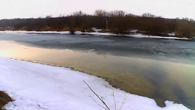 Прошлись по двум дамбам. Затем сходили на речку.