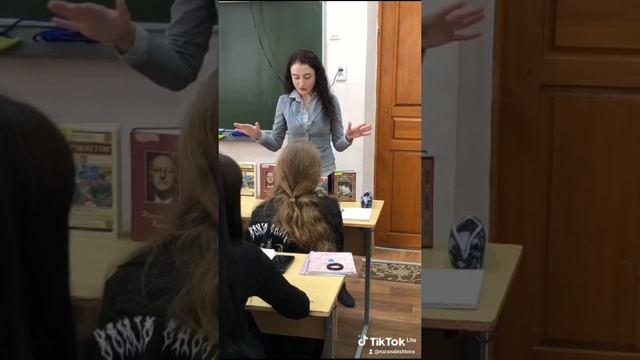 Творческая встреча "Перо современной поэзии" с поэтессой Рузаной Биштовой.