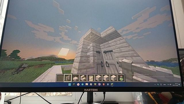 Играю в майнкрафт на новейшей версии имба!
