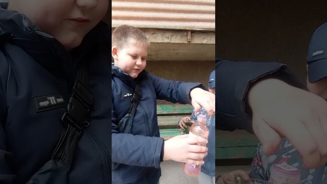 Пробуем еду.