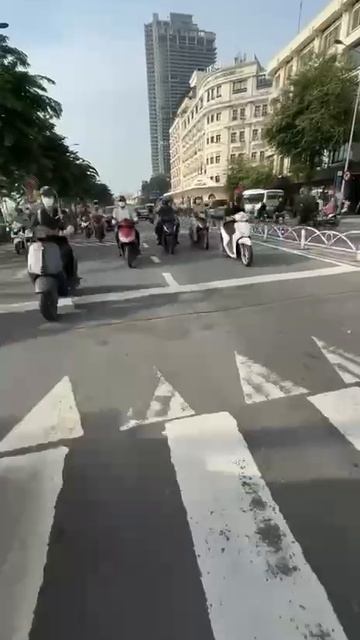 как нужно переходить дорогу во Вьетнам 🇻🇳
