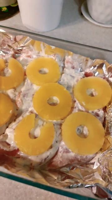 Филе индейки с АНАНАСАМИ под СЫРОМ