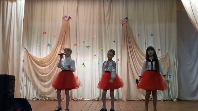 Концерт учнів класу сольного співу викладача Каташинської А.Т. «Майбутнє України»,с.Андрушки,1.06.2