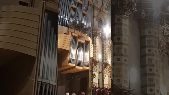 Хор мальчиков " L'Escolania"при монастыре Монсеррат .Испания