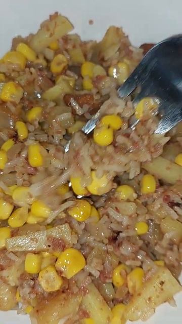 Fried Rice With Sweet Corn and Corned Beef