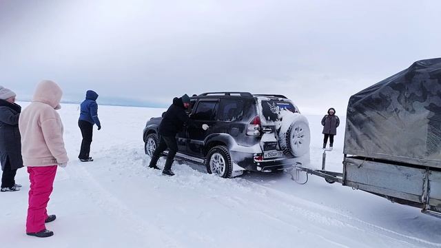 Ураган на Севере Байкала Едем по опасному льду озера Горячие источники