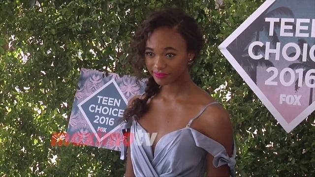 Chandler Kinney Teen Choice Awards 2016 Green Carpet