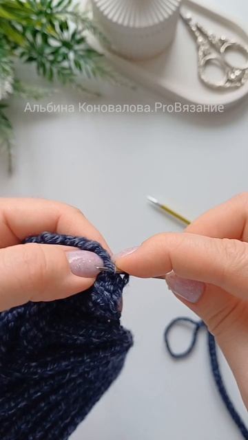 Как я вяжу шнурочки к шапочкам
