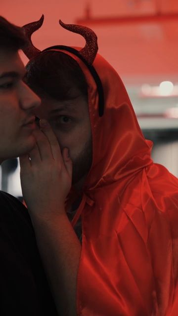 А на чьей стороне ты? 👼🏻 или 😈