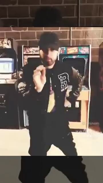 Eminem - Godzilla (229 слов за 30 секунд)