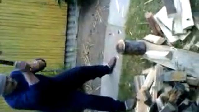 Баба Маша колет и рубит (83 года)