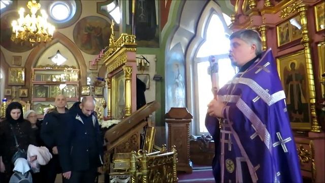 "Кресту Твоему покланяемся, Владыко...."