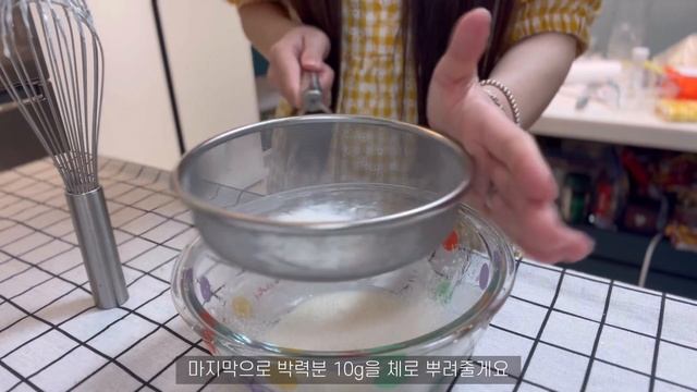 vlog:🌶️매콤한 부대찌개와 구운 명란치즈 주먹밥을 만들어 멜론하이볼로 건배하는 일상[홈베이킹은 요거트 수플레케이크, 오렌지롤케이크,훈제 치킨샌드위치🥪,메밀과 참나물 무침]