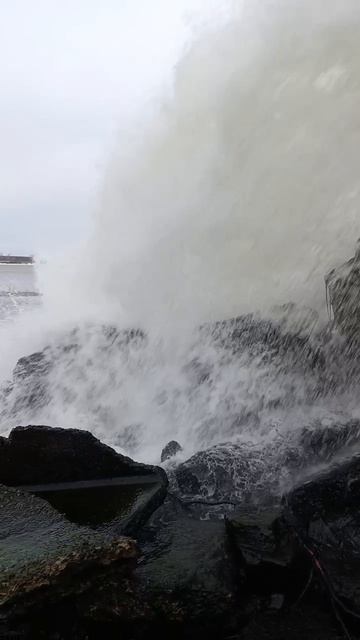 Водосброс