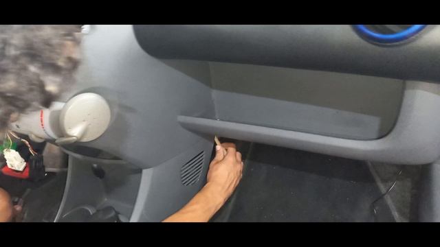 Installation of Android car radio and reversing camera on Toyota Aygo