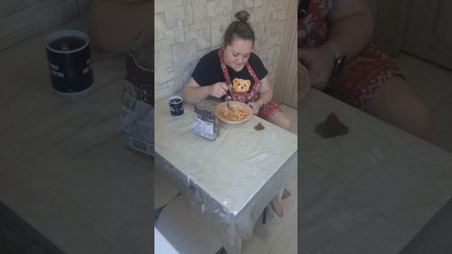Мукбанк, кушаю яичницу с помидорами 🍳