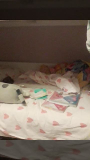Кто то под одеялом😭😱