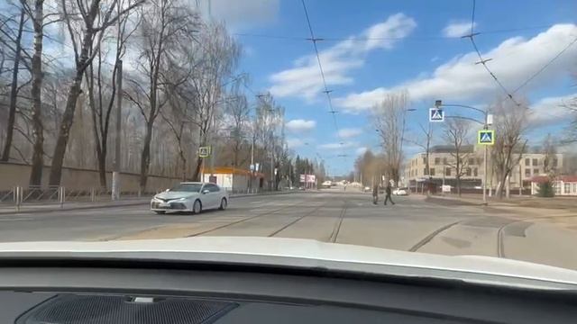 Как правильно проезжать перекресток с трамвайными путями?