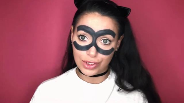 CHANEL LOGO MAKEUP