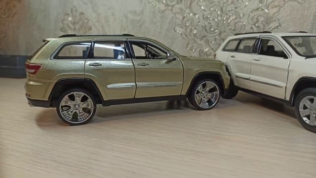 Jeep Grand Cherokee IV(WK2)I'2010 Laredo Trail Rated 4x4 V8 4.7L Tuning. 1-24 Maisto