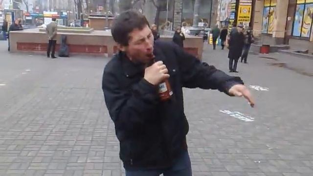 Пьяный Бомж контуженый