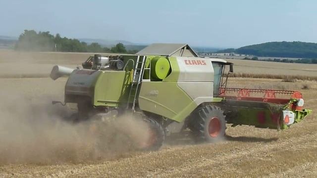 CLAAS TUCANO 470 + V750