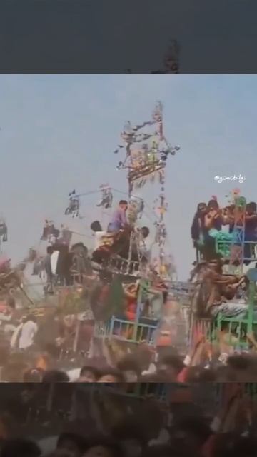 Fun is at its peak in a chaotic amusement park in India.