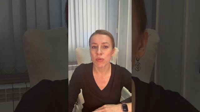 Передавать ли задаток 300000 агентству недвижимости, чтобы они показали документы?