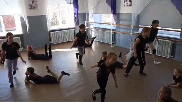 Вот такой наш новый танец)) название "Белые кораблики"