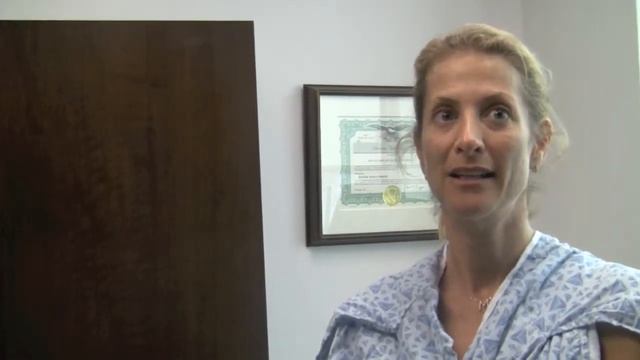 Video review: 6 weeks after mommy makeover (breast augmentation and mini tummy tuck)