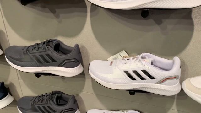 BOYNER SPORTS в ТЦ Терра Сити. Цены на кроссовки. Анталья.