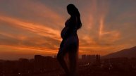Беременным школьницам будут платить 100 тысяч рублей. Что известно о новой выплате?