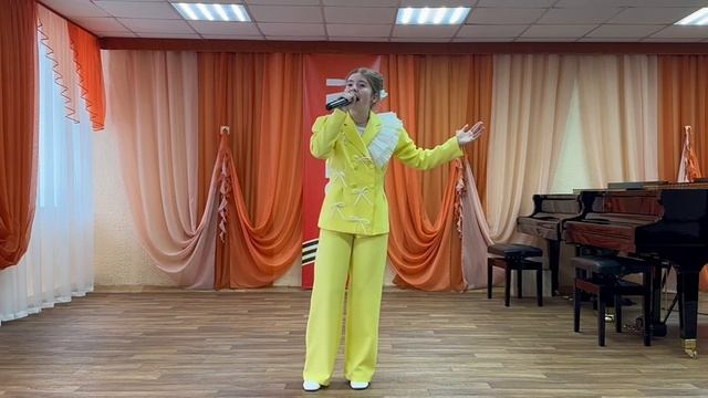 Андрианова Ариана      муз. Г.Гладков  сл. Ю.Энтин  "Луч солнца золотого"