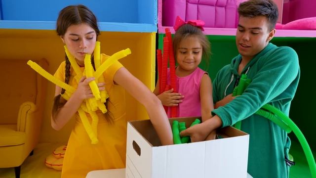 Nastya Mia and Artem play Magic Colored playhouse challenge