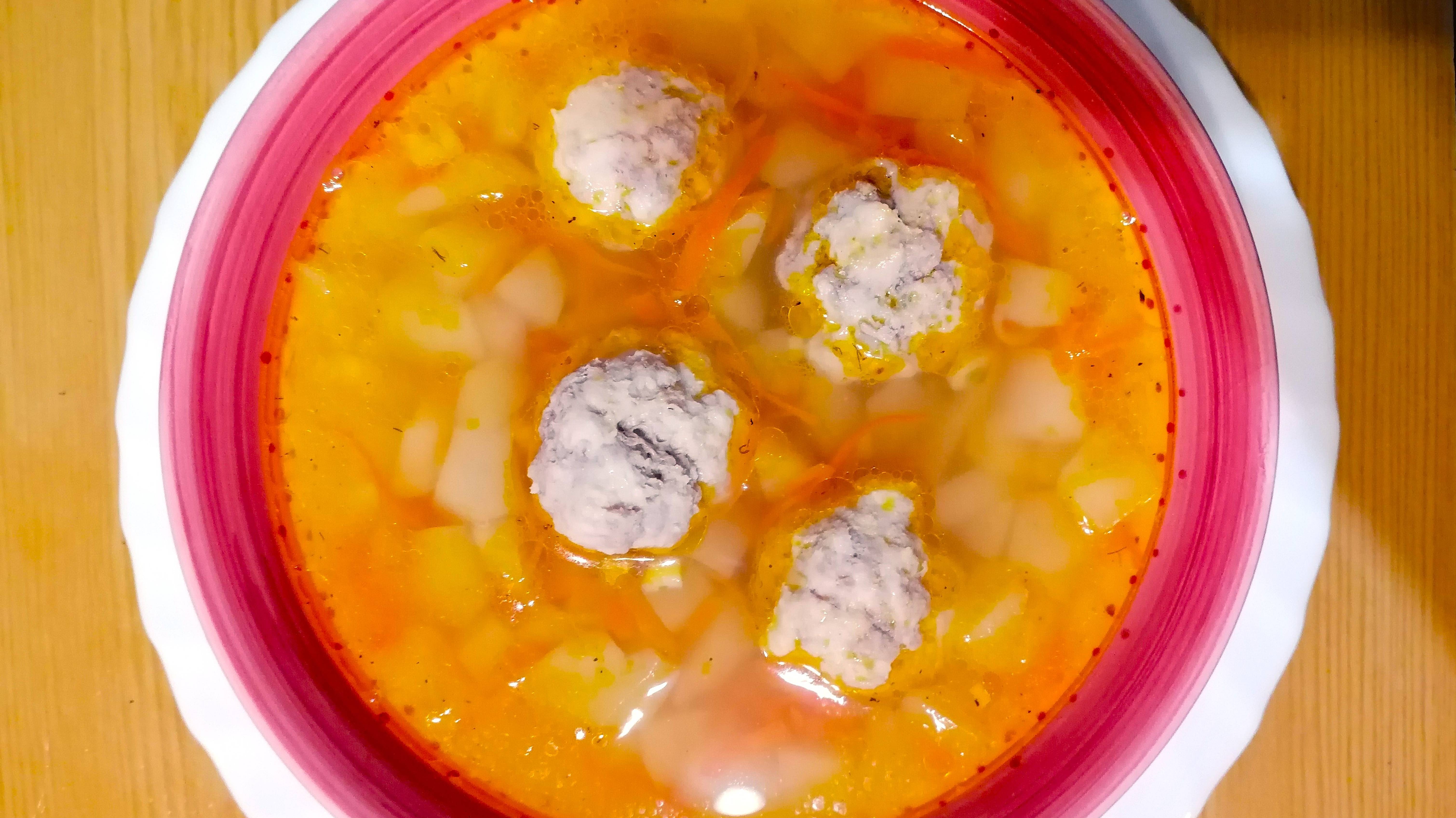 Суп с мясными фрикадельками