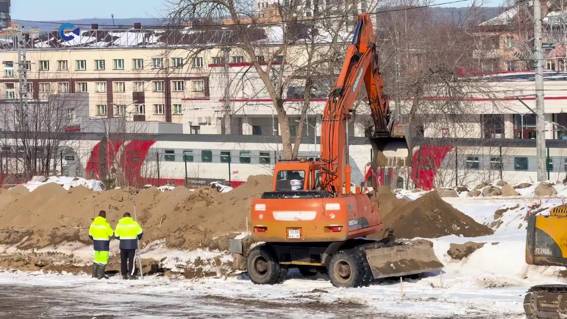 Подрядчик приступил к строительству новой парковки между автобусным и железнодорожным вокзалами