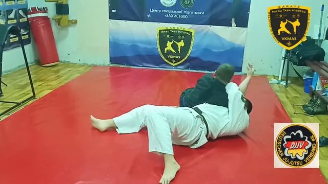 Аттестация по дзю-дзютсу черный пояс ком.зад. 4.1.а.б.в. техника  удержания в партере