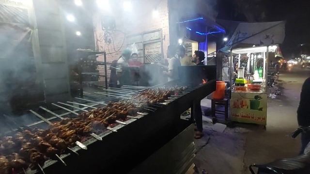 BBQ Big Bite One | Shamnagar Chouburji | Beef Kabab | Chicken Tikka | Vlog | Mehroz Basheer |