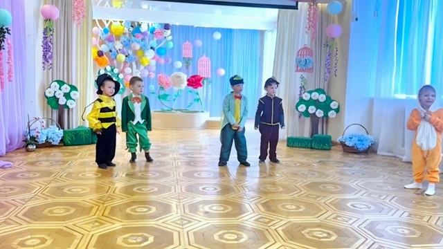 🌈✨ Встречайте солнечный утренник 11 группы! 🌞🎉